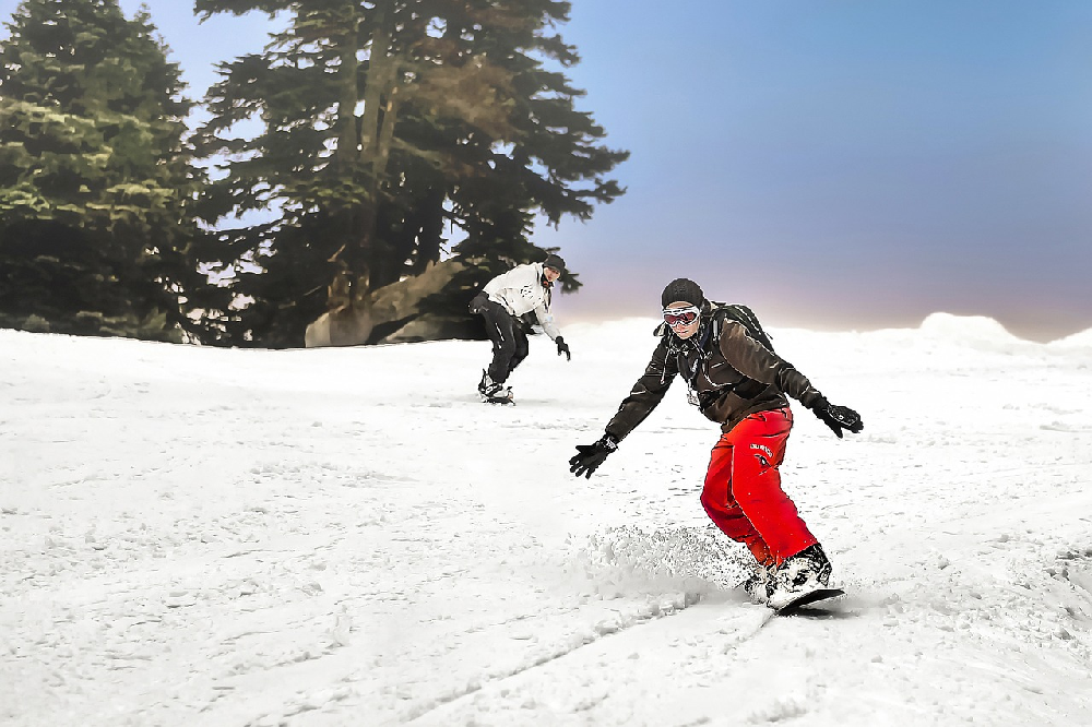 Snowboard czy narty - co wybrać zimą?