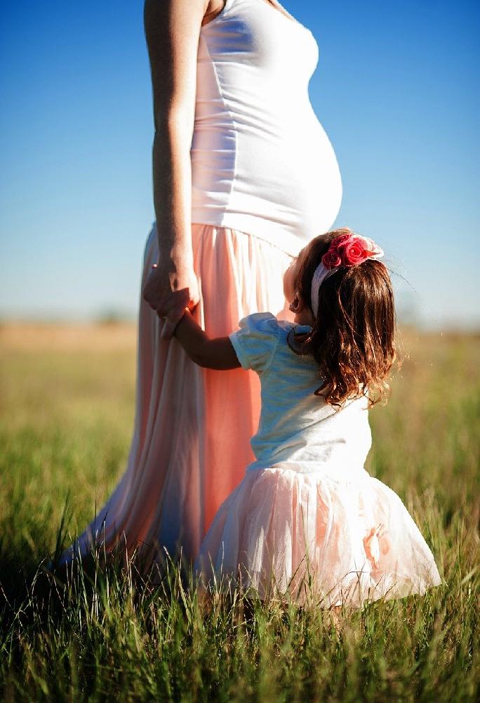 Dlaczego suplementacja DHA w ciąży i okresie karmienia piersią jest tak istotna?